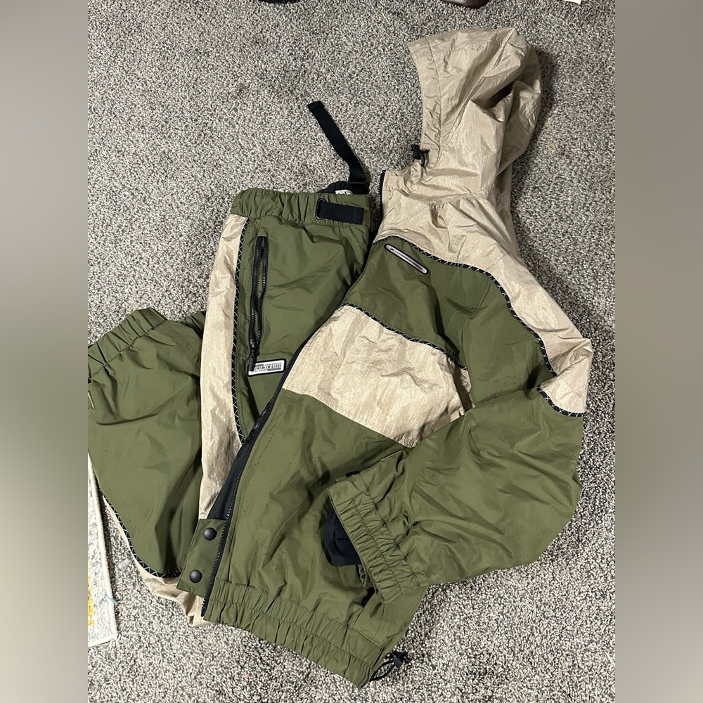 Sz Large unisex L1 coat and snow pants NWOT